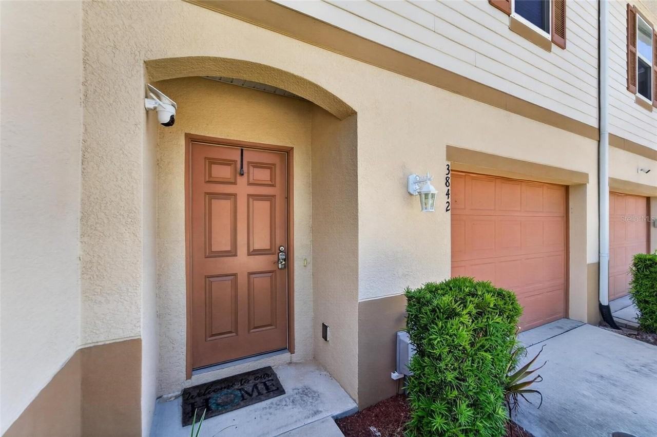 3842 Hampstead Ln - Photo 2 of 50