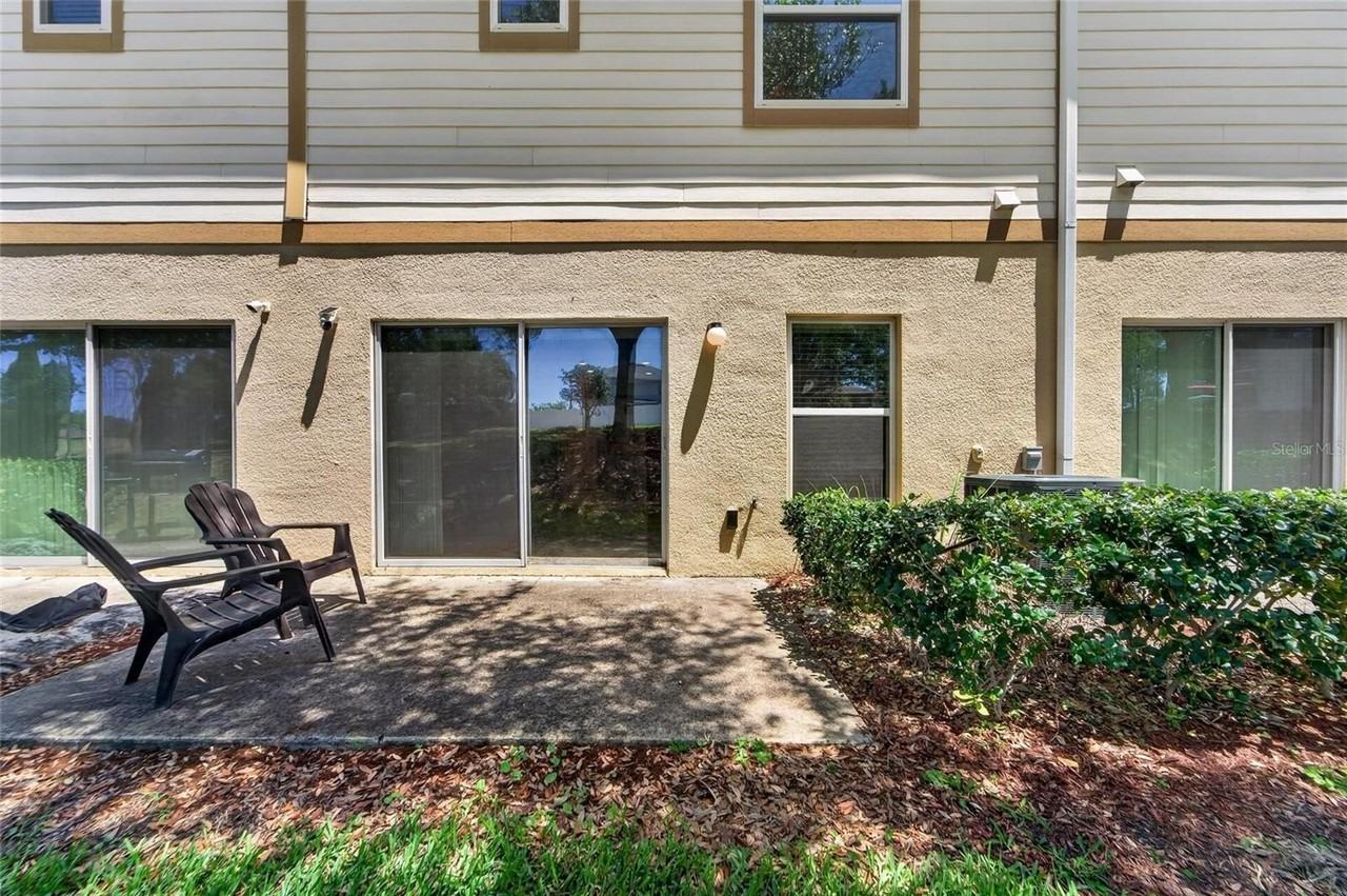 3842 Hampstead Ln - Photo 3 of 50