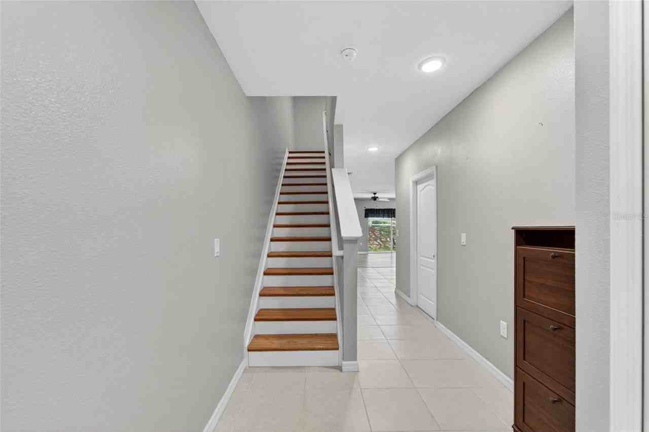 3842 Hampstead Ln - Photo 5 of 50