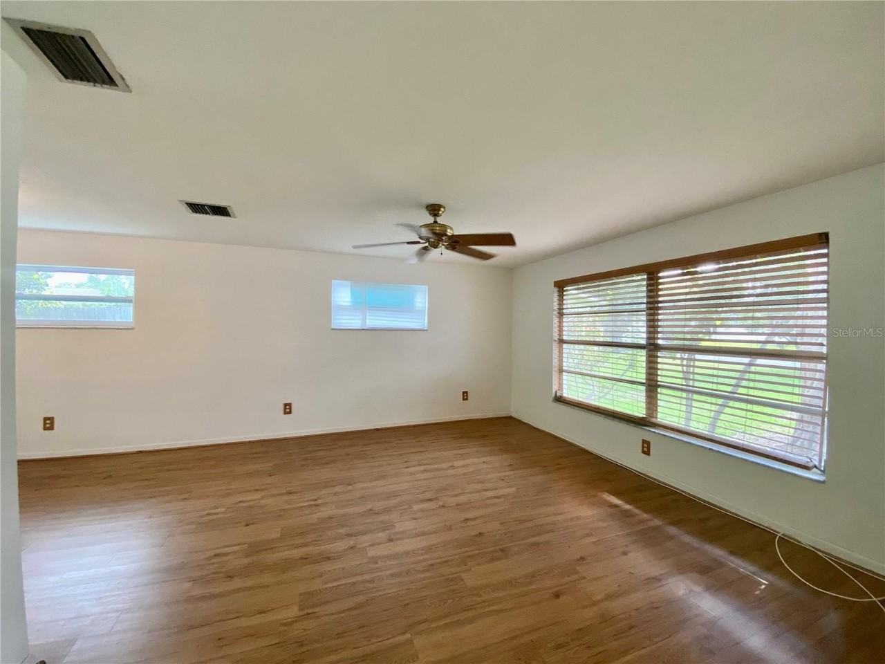 2084 Ridgelane Rd - Photo 4 of 31