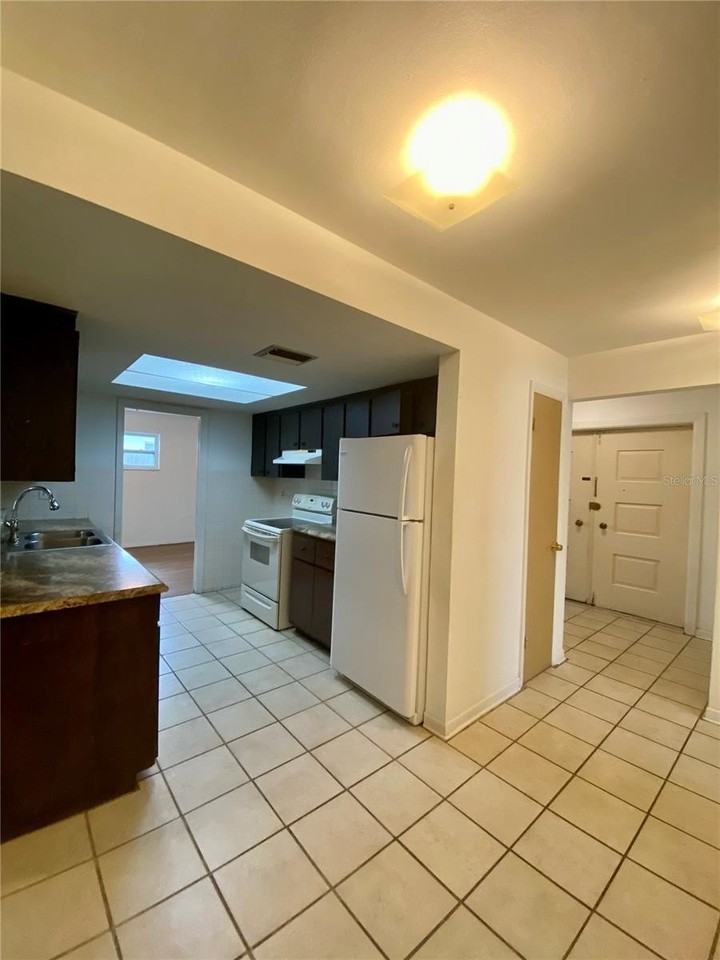 2084 Ridgelane Rd - Photo 6 of 31