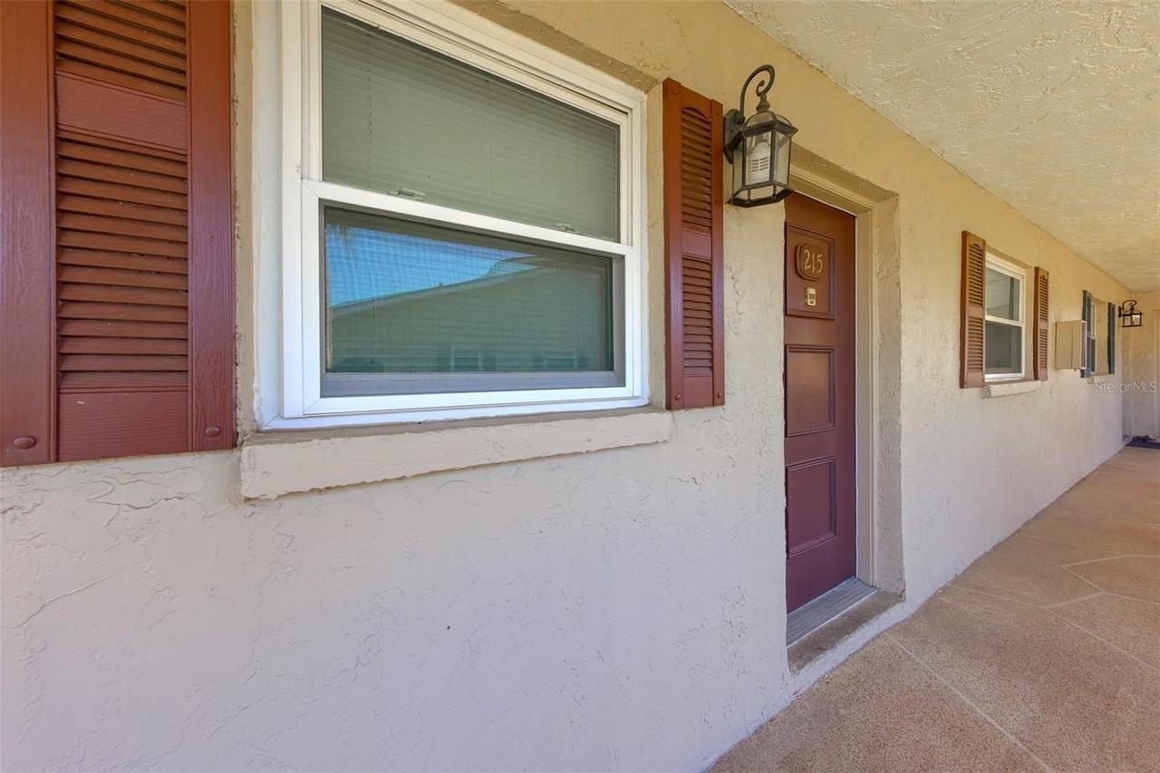 9881 113th St #215 - Photo 4 of 45