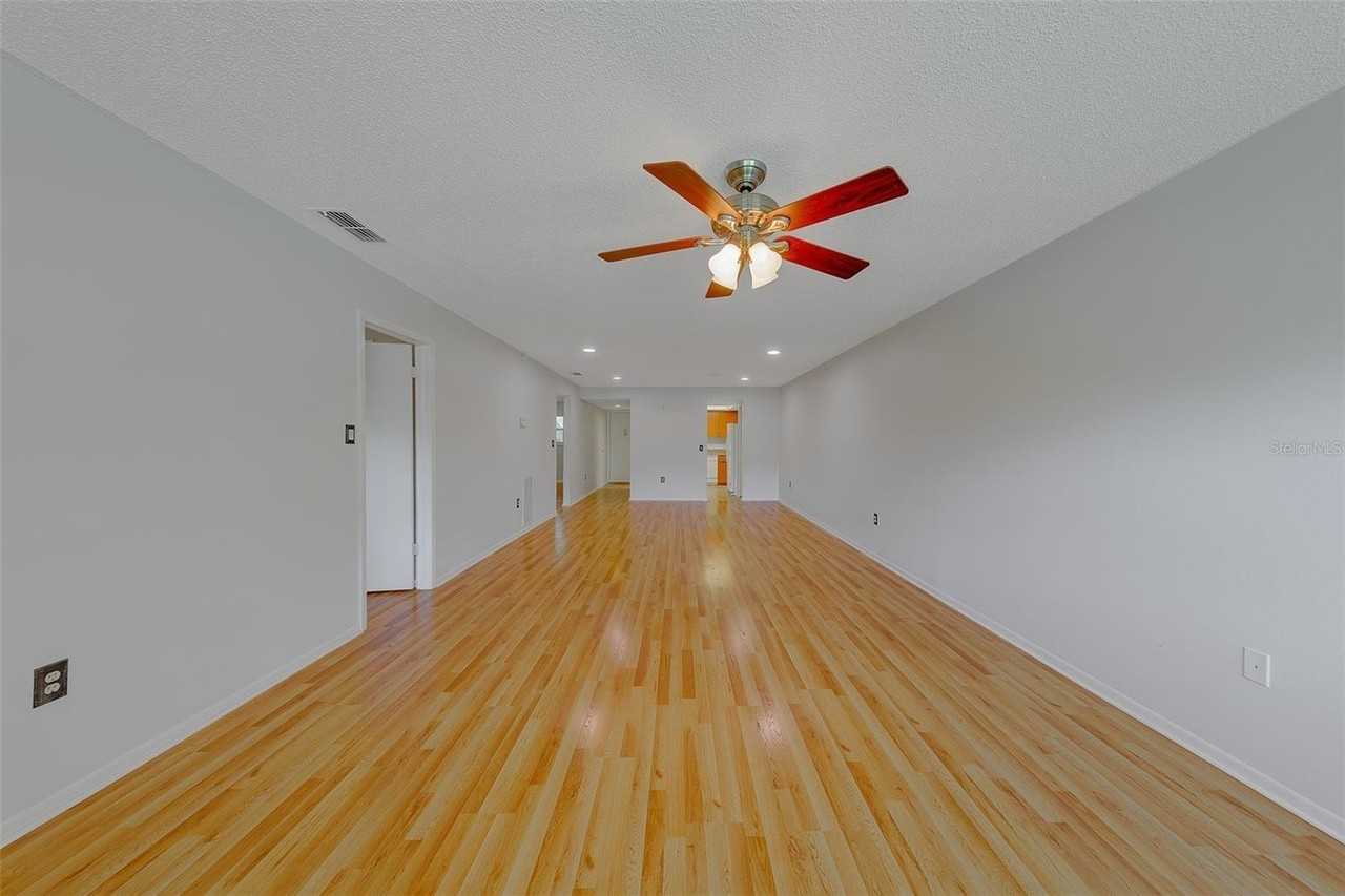 9881 113th St #215 - Photo 5 of 41