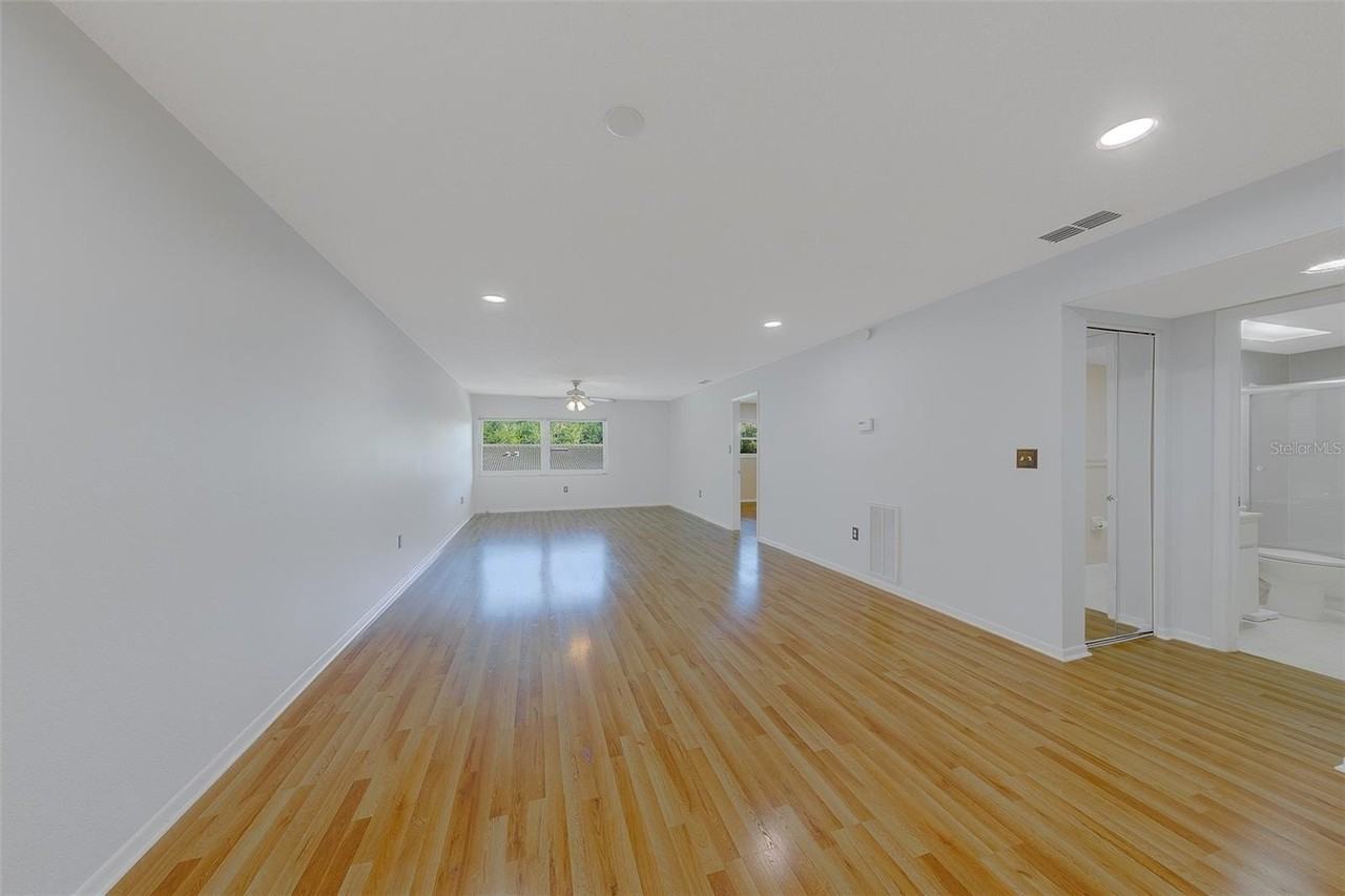 9881 113th St #215 - Photo 6 of 41