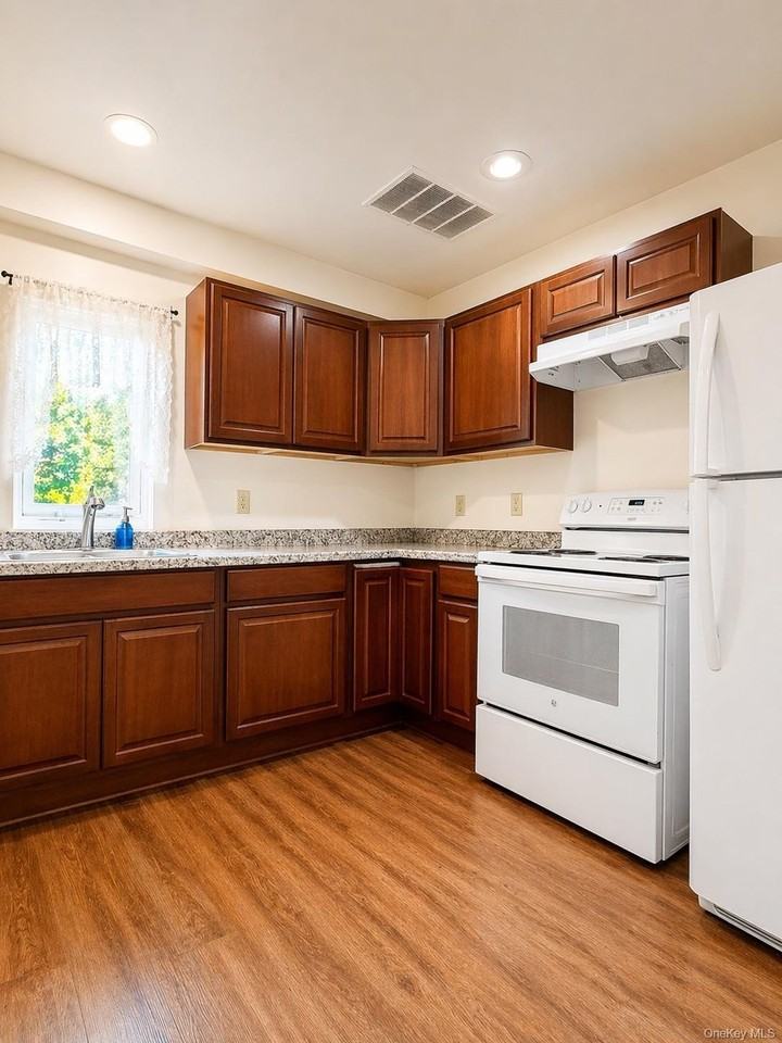 504 Broadway - Photo 2 of 12