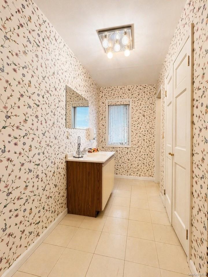 504 Broadway - Photo 7 of 12