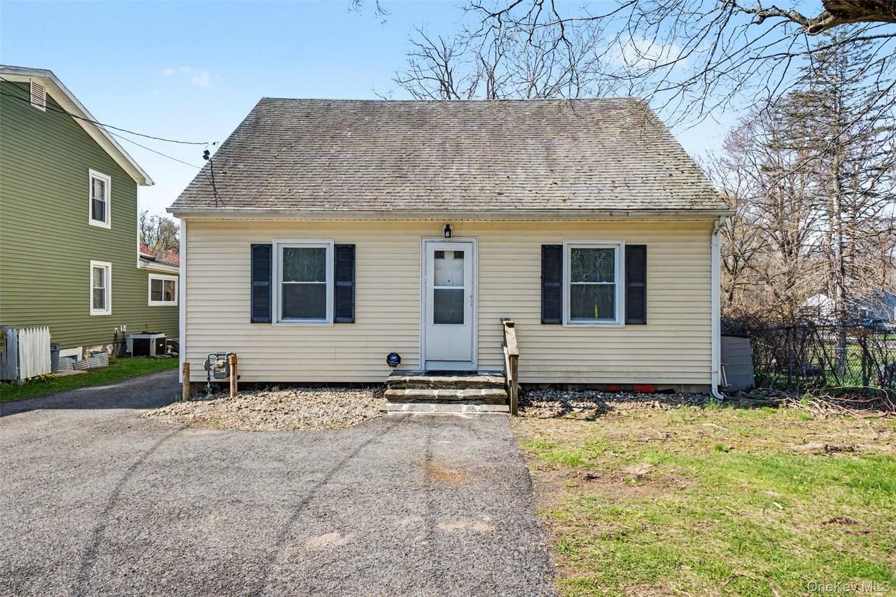 15 Forge Hill Rd - Photo 3 of 21