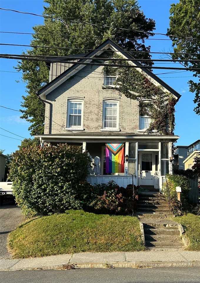 369 Verplanck Ave - Photo 2 of 20