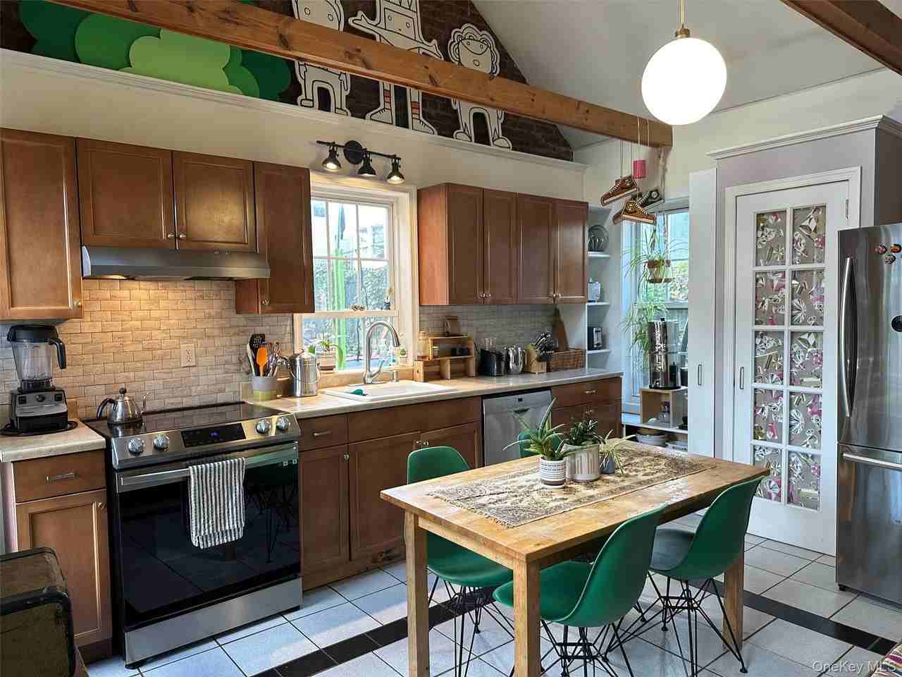 369 Verplanck Ave - Photo 7 of 20