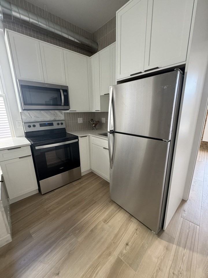 601 Green Bay Rd #204 - Photo 4 of 14