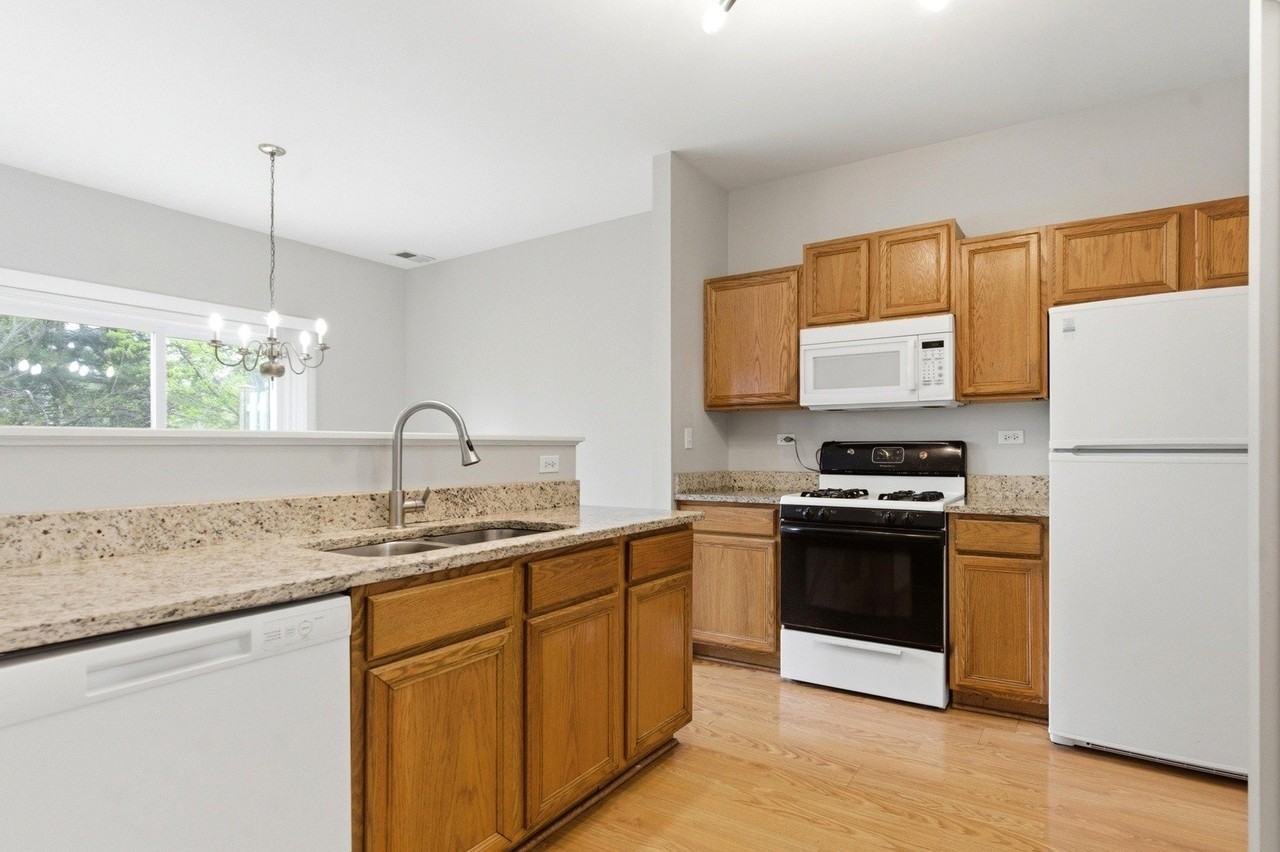 811 Donelson Ct - Photo 5 of 16