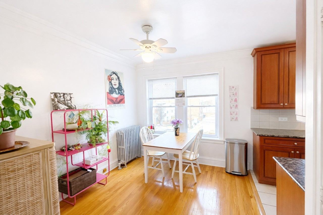 2044 W Farragut Ave #3N - Photo 3 of 12