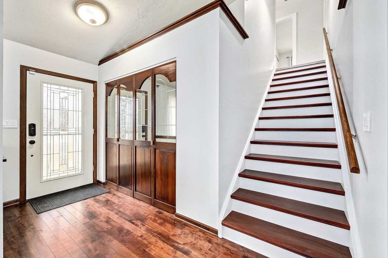 887 Braintree Ln - Photo 3 of 27