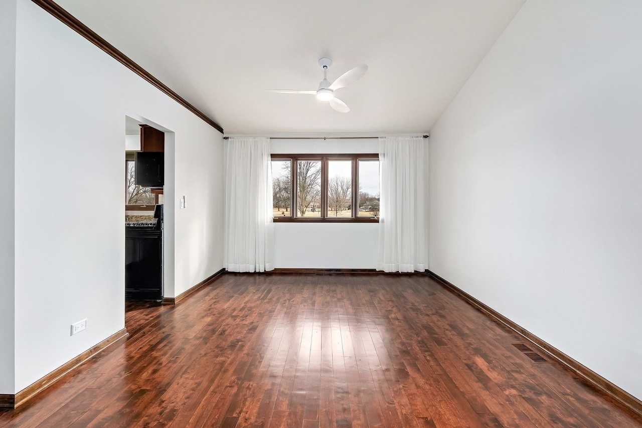 887 Braintree Ln - Photo 5 of 27