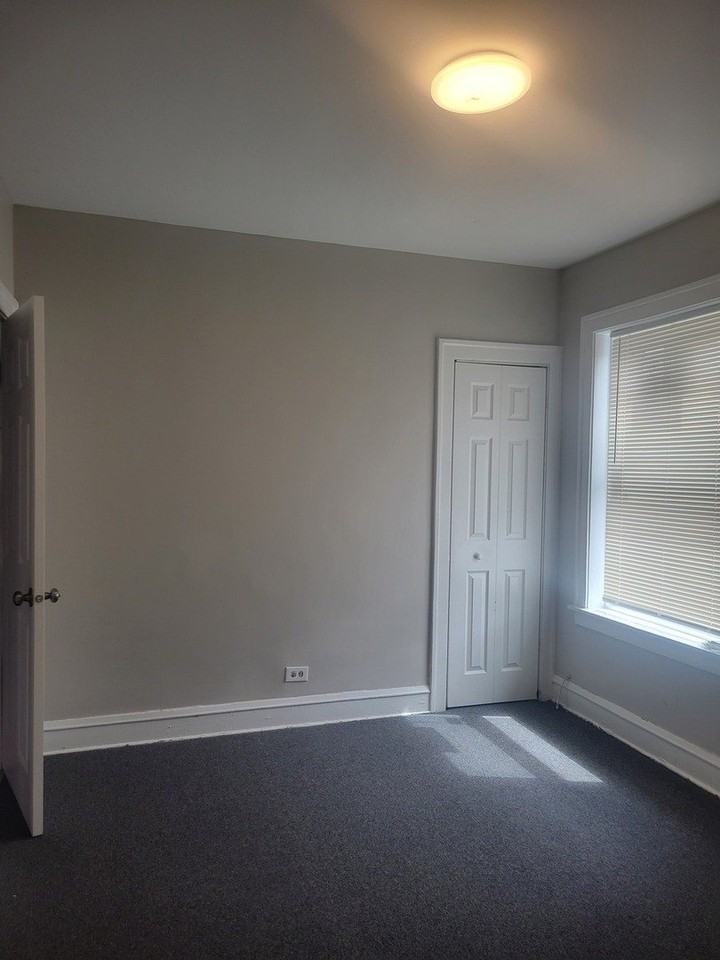 7918 S Essex Ave #3 - Photo 4 of 8