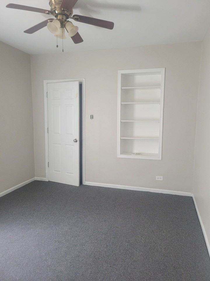 7918 S Essex Ave #3 - Photo 5 of 8