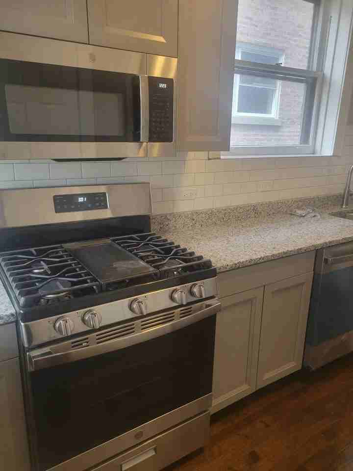 7918 S Essex Ave #3 - Photo 7 of 8