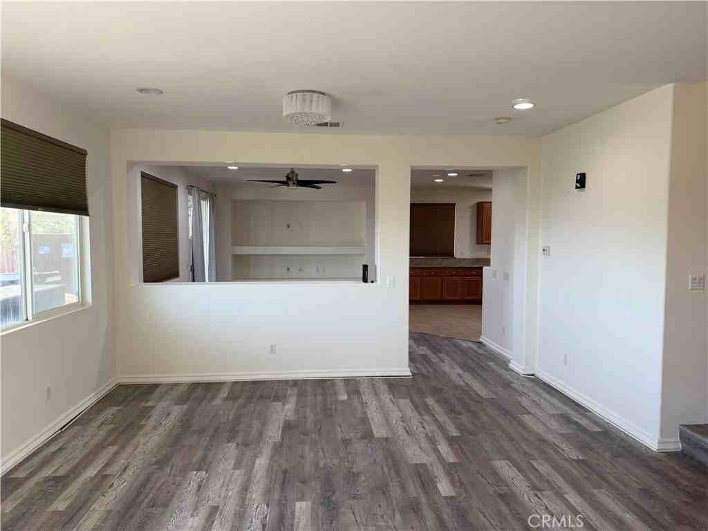 29204 Gateway Dr - Photo 3 of 36