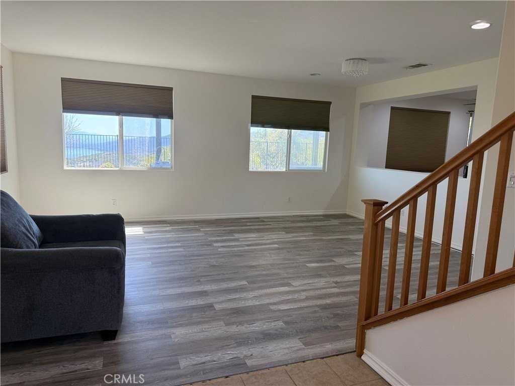 29204 Gateway Dr - Photo 4 of 36