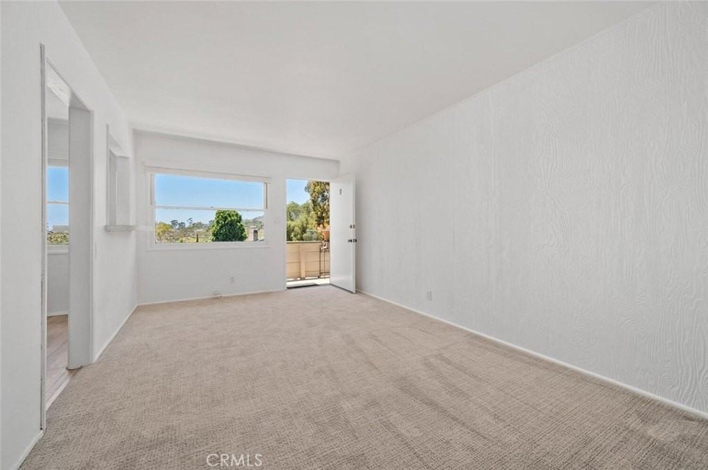 350 Y Pl #D - Photo 4 of 24