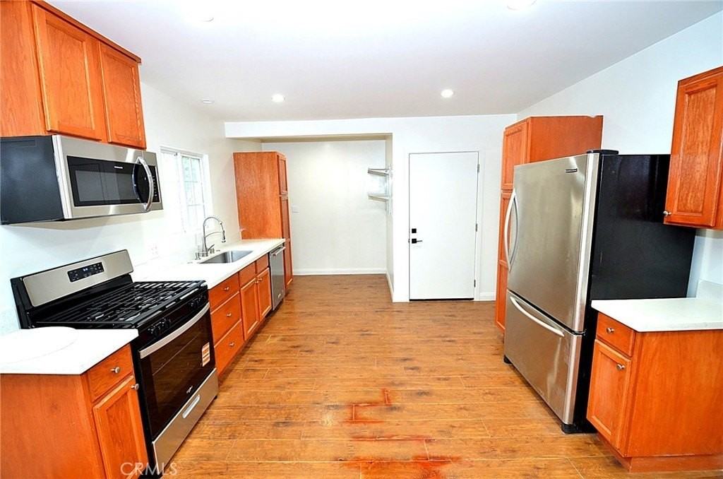 13972 Louvre St - Photo 3 of 12