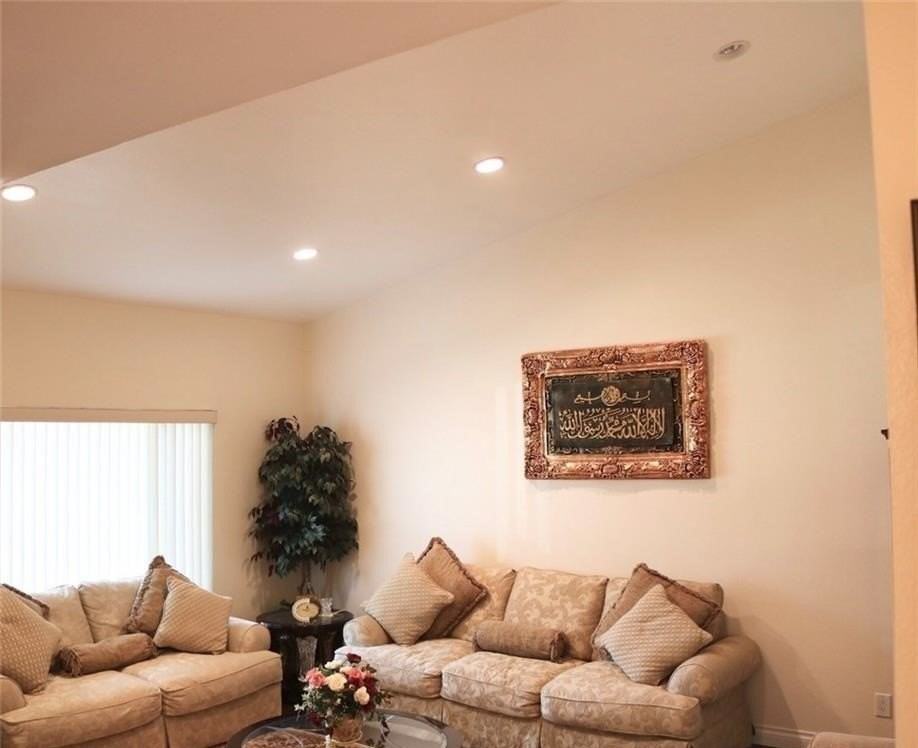 10638 Balcom Ave - Photo 2 of 16