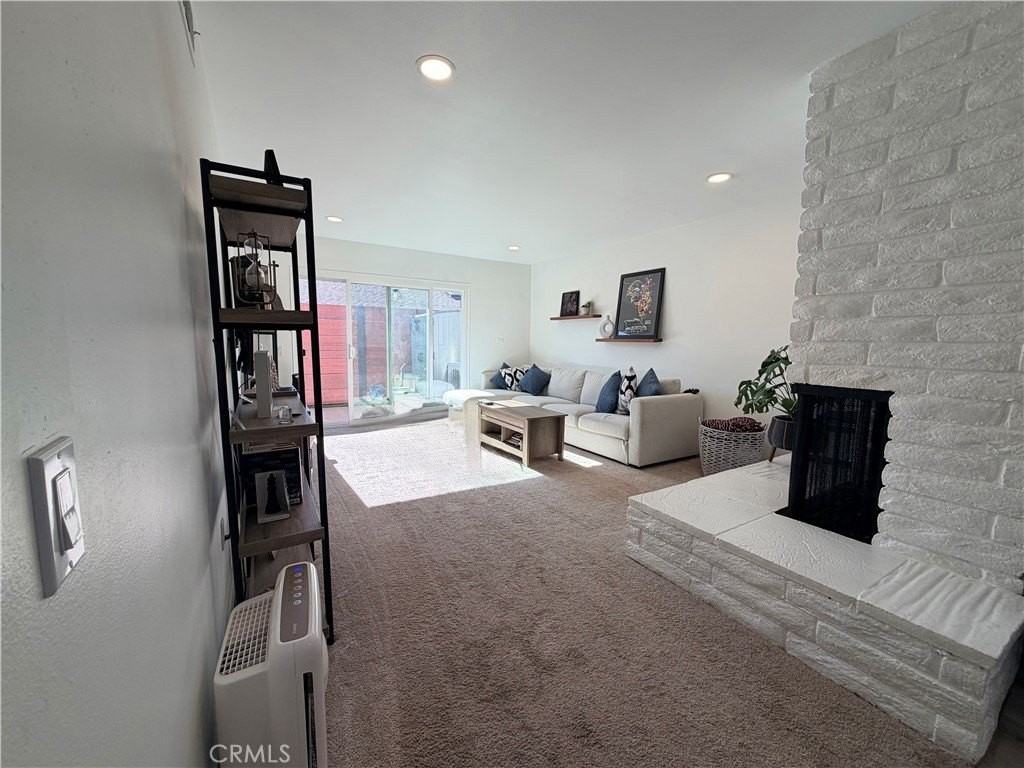 812 E Washington Ave - Photo 2 of 11