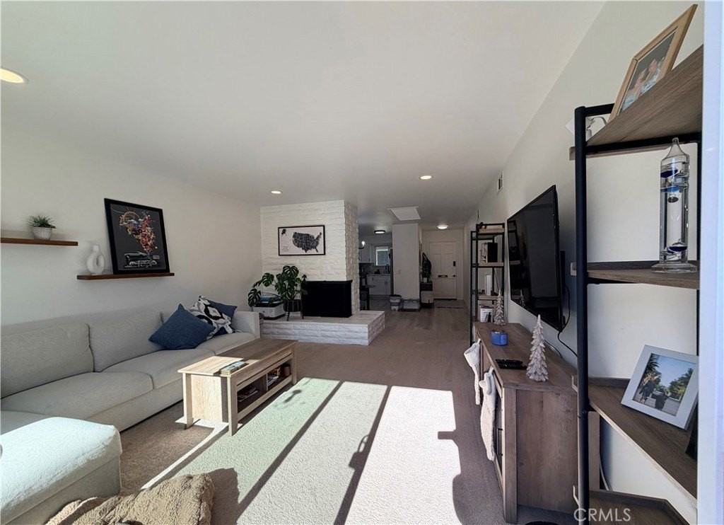 812 E Washington Ave - Photo 3 of 11