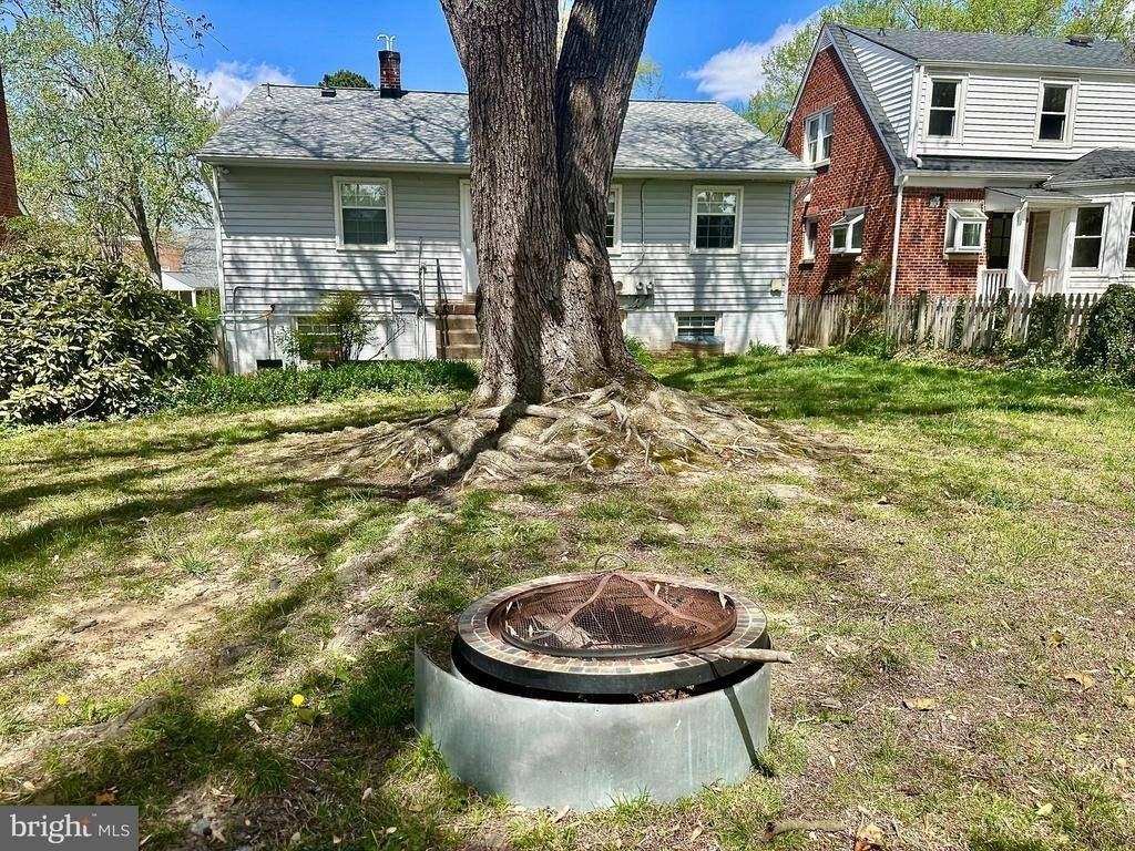 1316 Rowe St - Photo 5 of 19