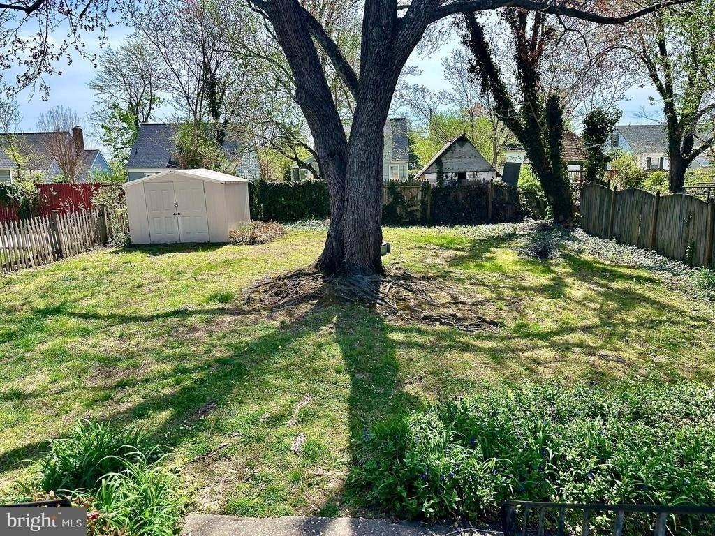 1316 Rowe St - Photo 6 of 19