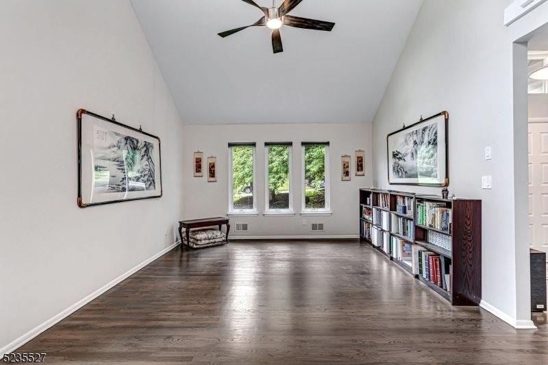 33 Highmount Ave - Photo 5 of 27