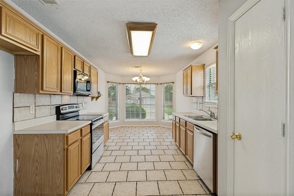 1043 Palomino Dr - Photo 5 of 12