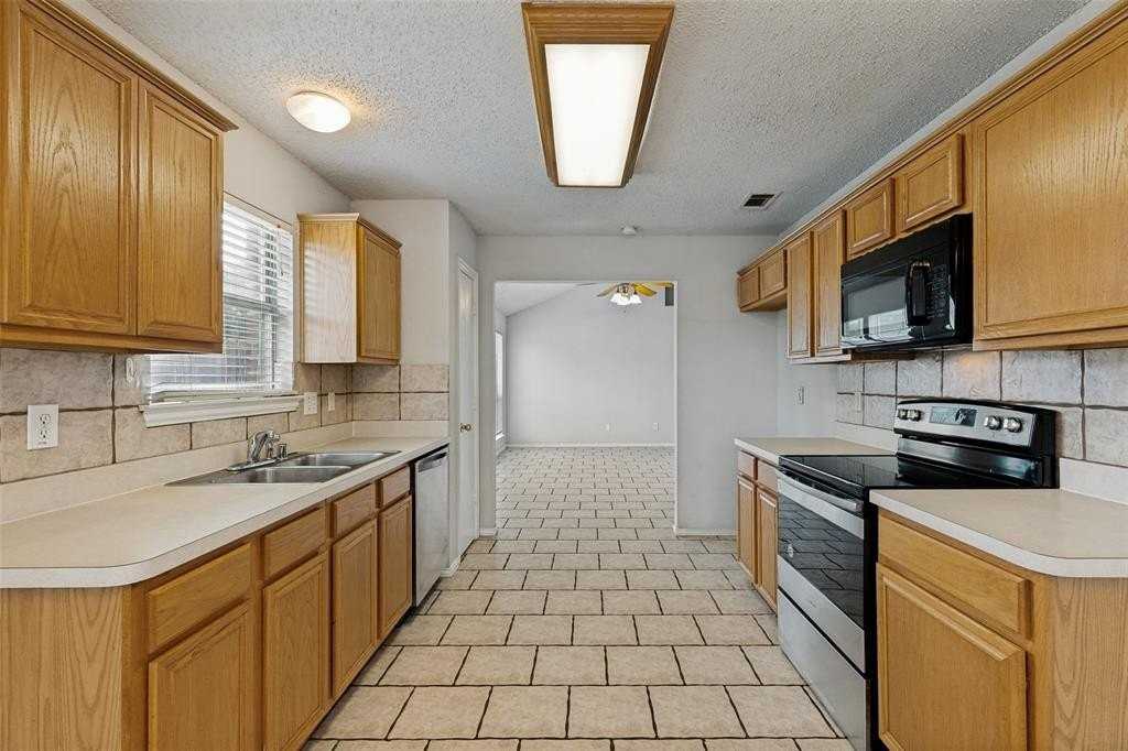 1043 Palomino Dr - Photo 6 of 12