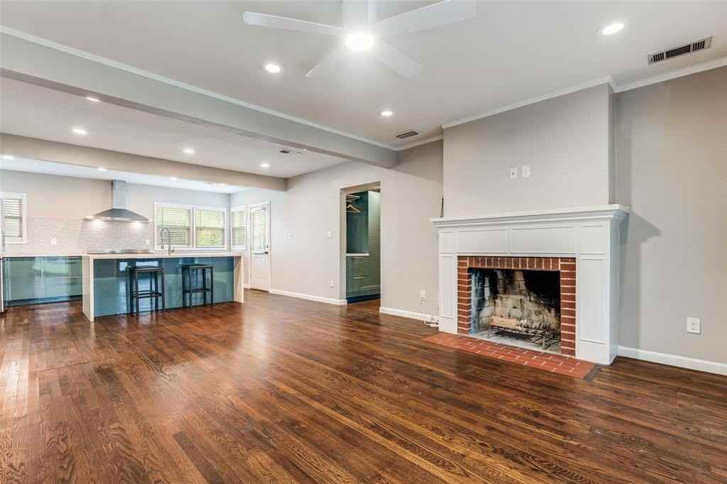 2638 Burlington Blvd - Photo 2 of 12