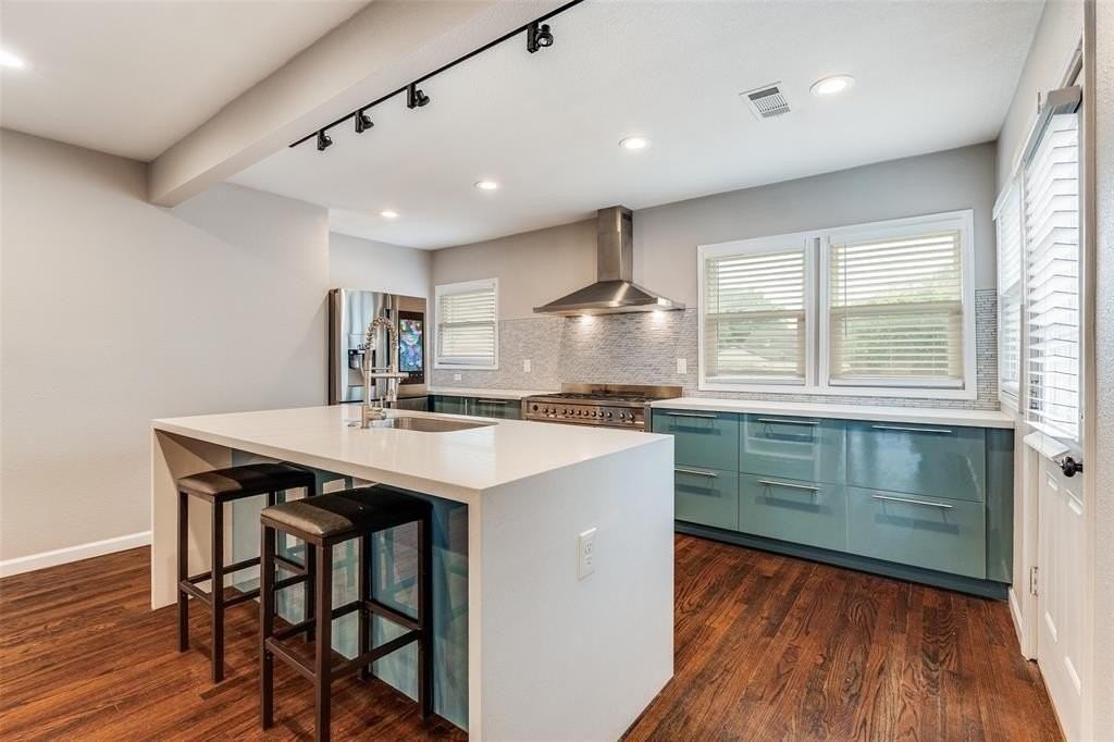 2638 Burlington Blvd - Photo 3 of 12