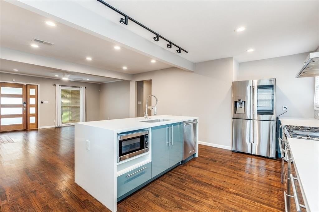 2638 Burlington Blvd - Photo 4 of 12