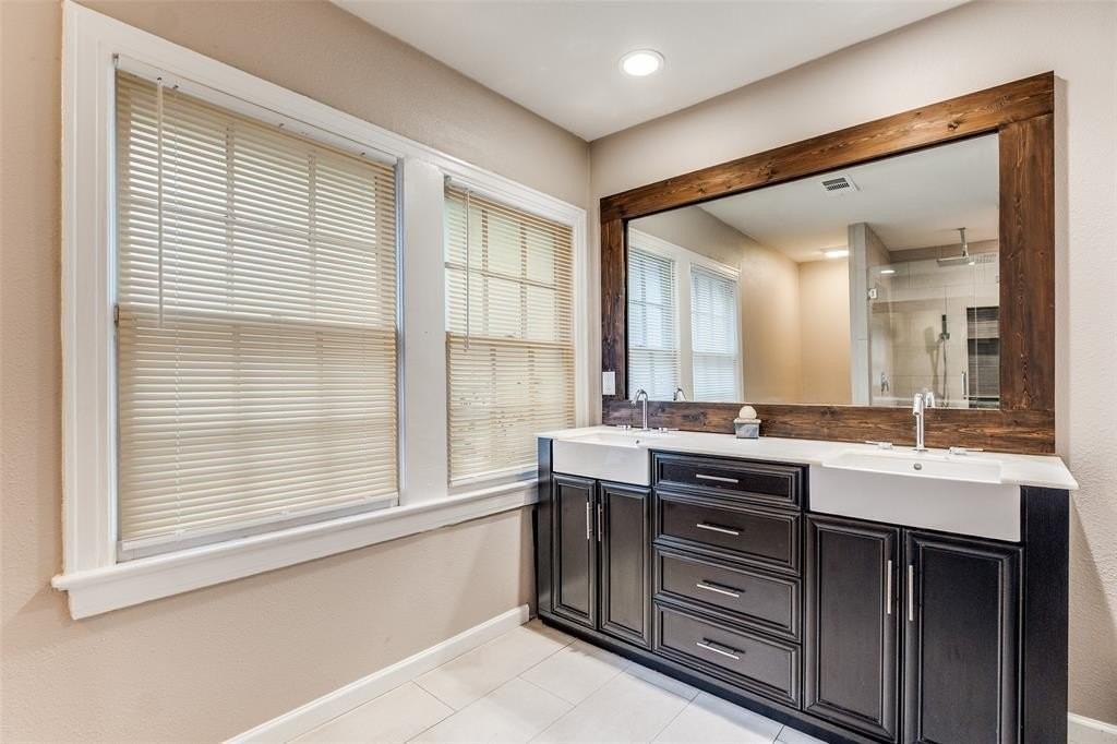 2638 Burlington Blvd - Photo 7 of 12