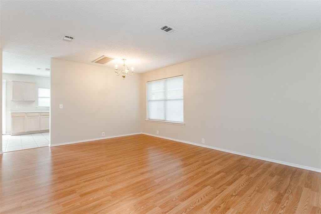 1308 Dundee Dr - Photo 3 of 35