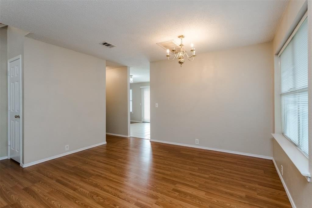 1308 Dundee Dr - Photo 4 of 35