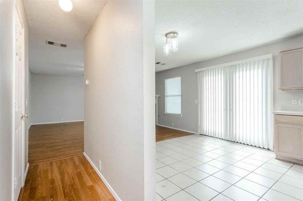 1308 Dundee Dr - Photo 5 of 35