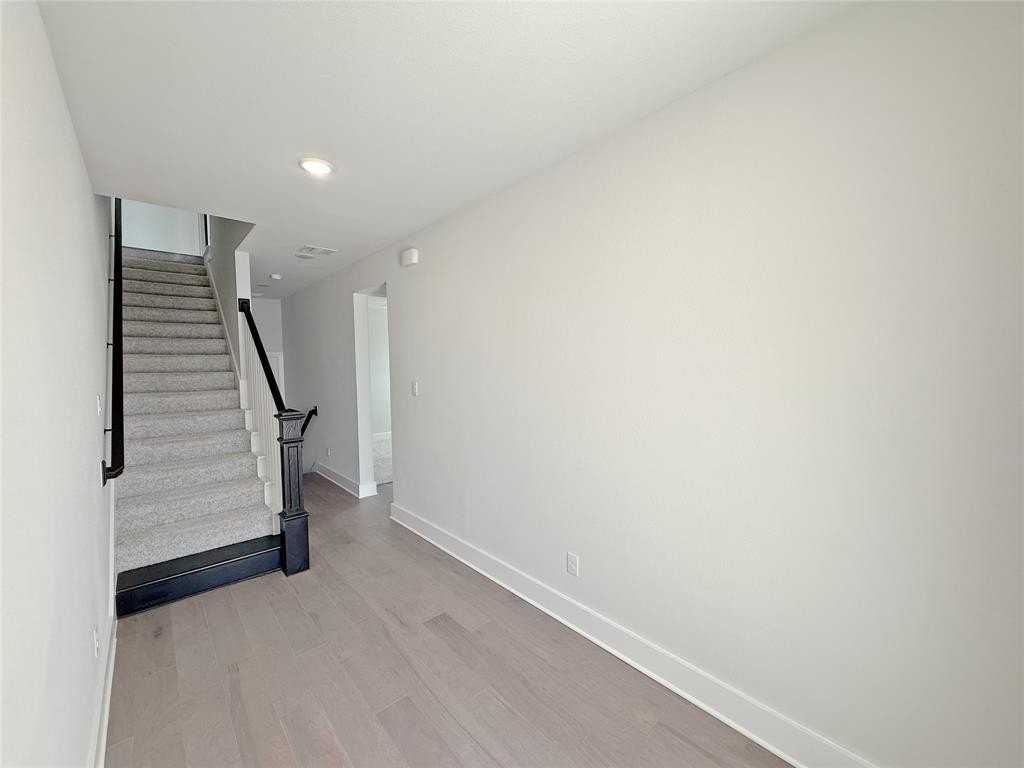 909 Ash Rd - Photo 2 of 19