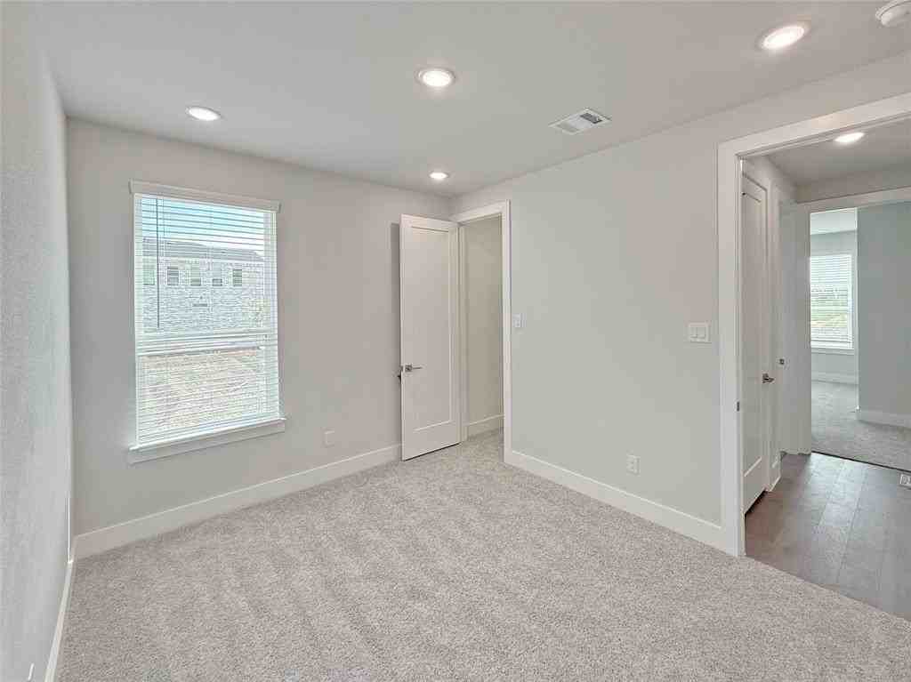 909 Ash Rd - Photo 4 of 19