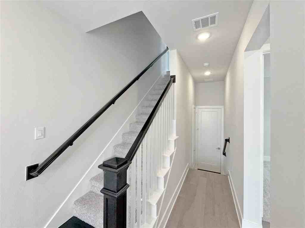 909 Ash Rd - Photo 7 of 19