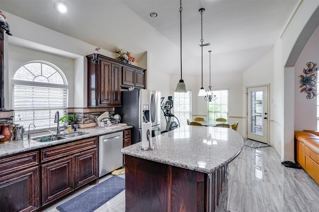 13704 Blueberry Hill Dr - Photo 5 of 30