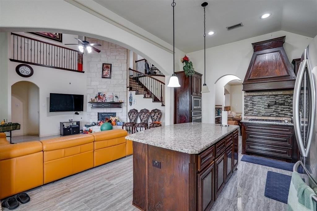 13704 Blueberry Hill Dr - Photo 7 of 30