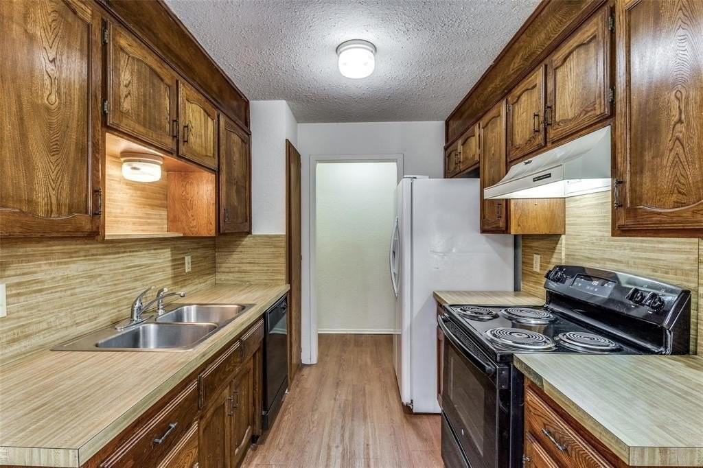 1140 Jameson St #B - Photo 6 of 13