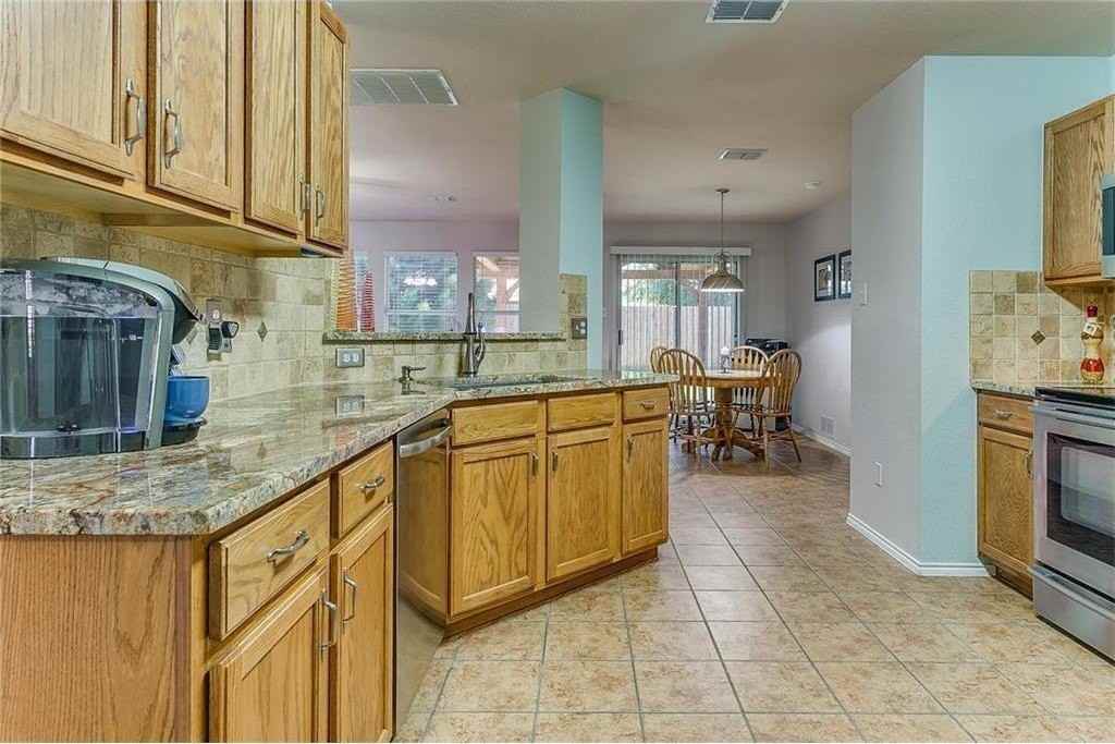 2821 Briargrove Ln - Photo 4 of 32