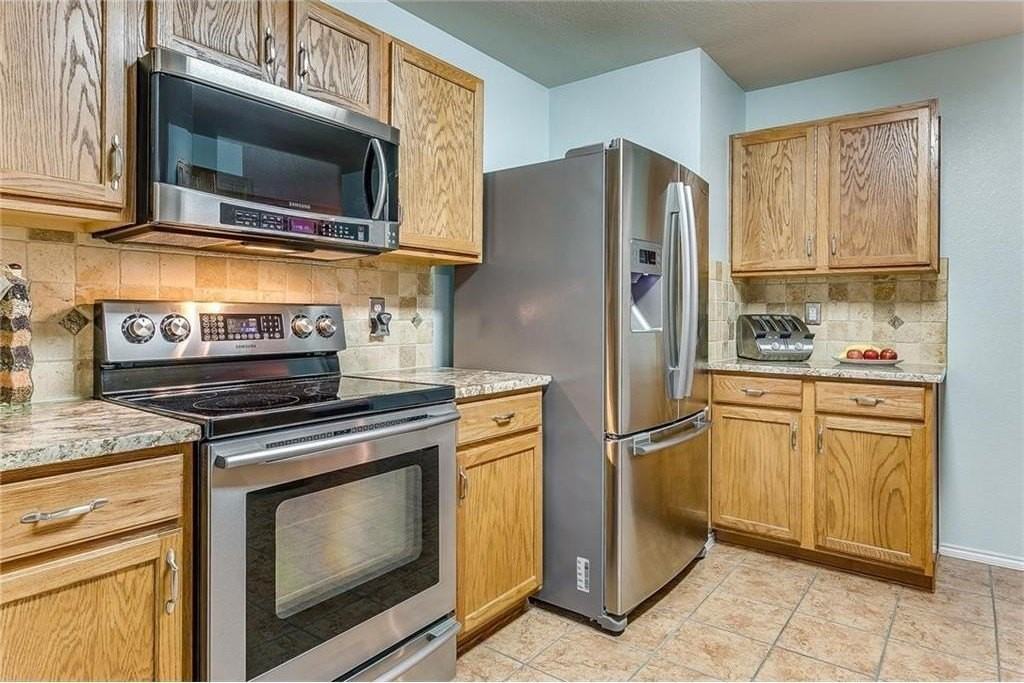 2821 Briargrove Ln - Photo 7 of 32