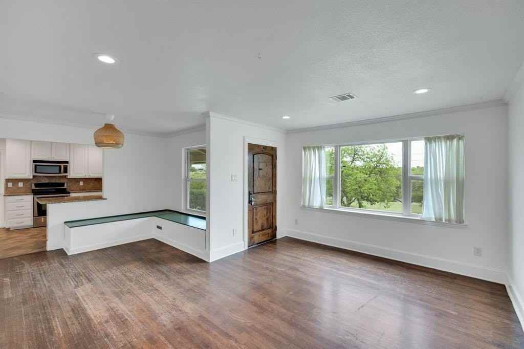 4312 Selkirk Dr - Photo 2 of 19