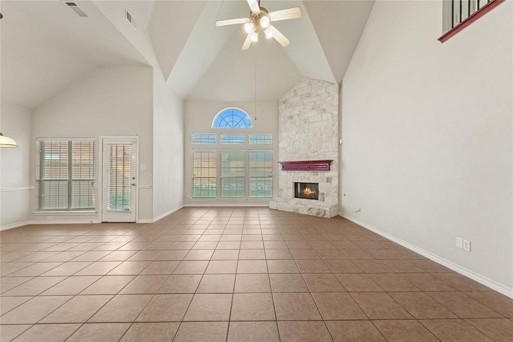 11800 Pondview Ln - Photo 3 of 23